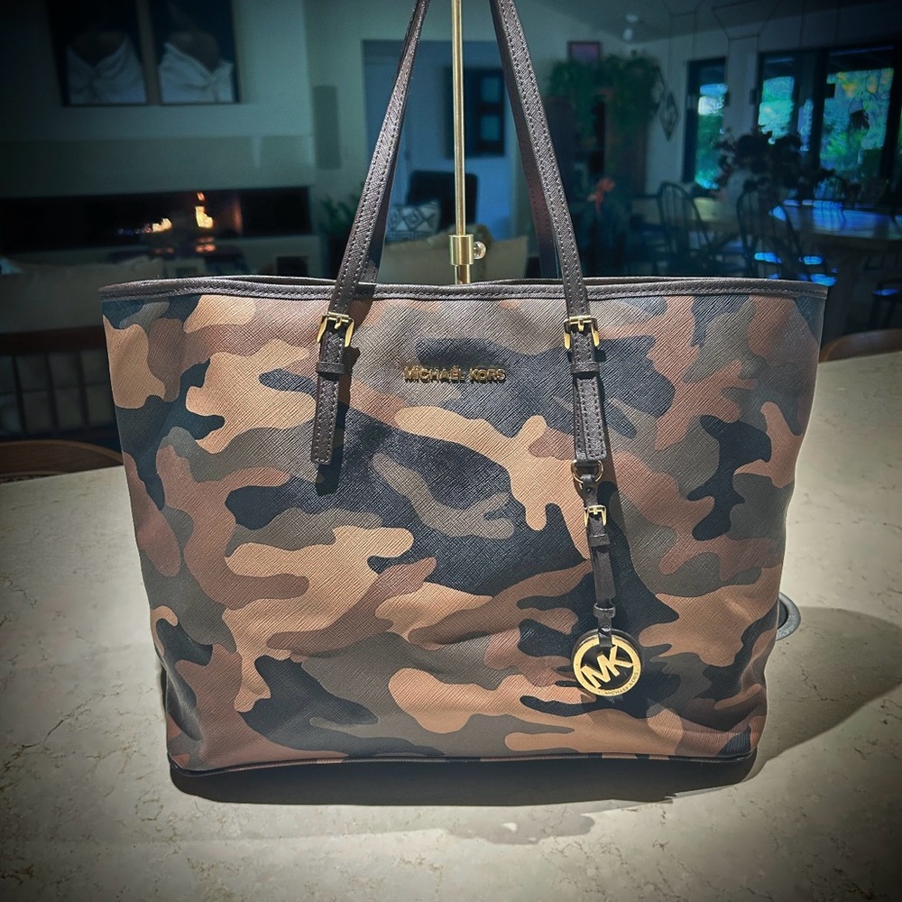 Michael Kors Camouflage Jet Set Tote Patterned Bag (2015 collection)